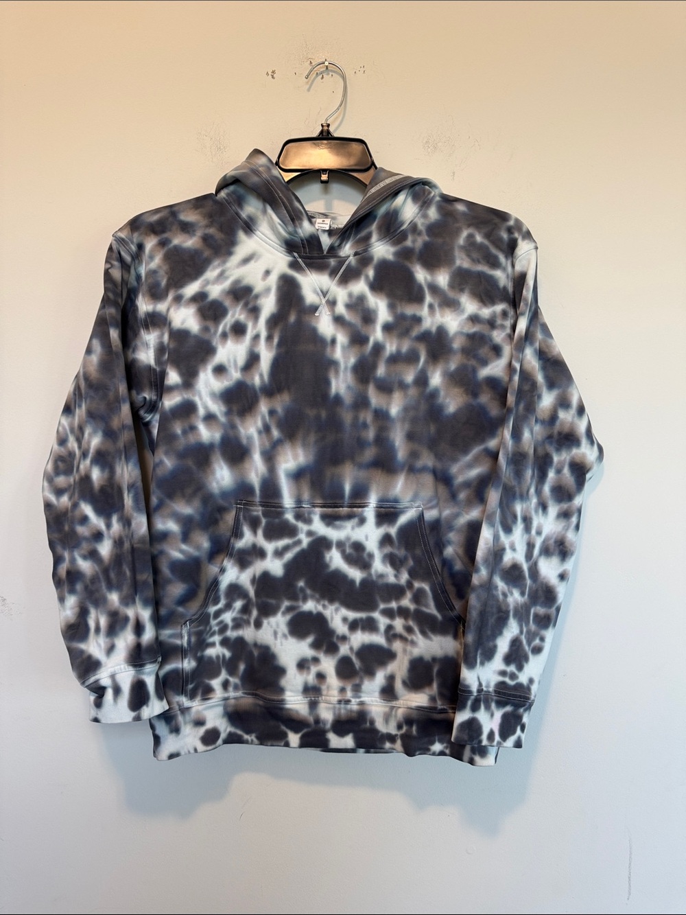 lululemon athletica Men's Tie-Dye Hoodie in Gray & White